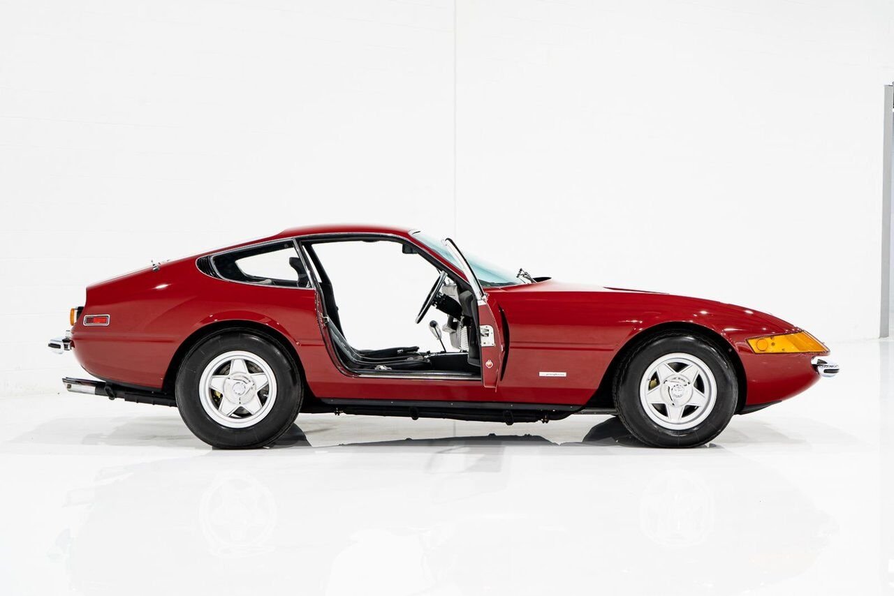 Ferrari 365 GTB4 Daytona 18,301 miles With Orig Books/Tools/ Carbs / Filter Box 1973 Rouge Montréal - photo #36