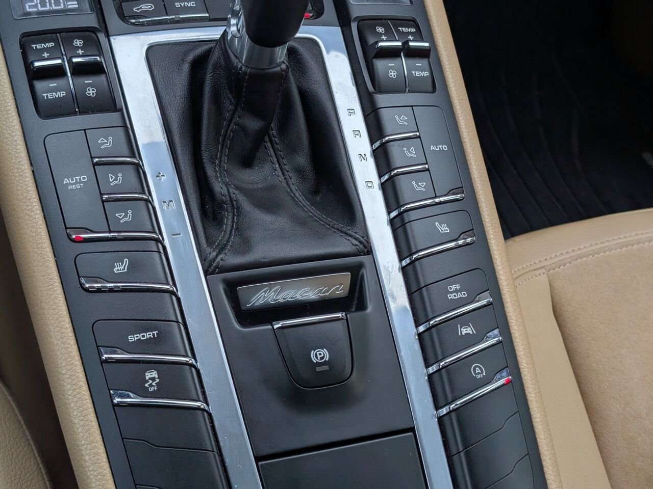 Porsche Macan S/AWD/SIÈGES EN CUIR ET CHAUFFANTS/TOIT OUVRANT PANORAMIQUE/BLUETOOTH/AC BIZONE 2017 Noir Sherbrooke - photo #11