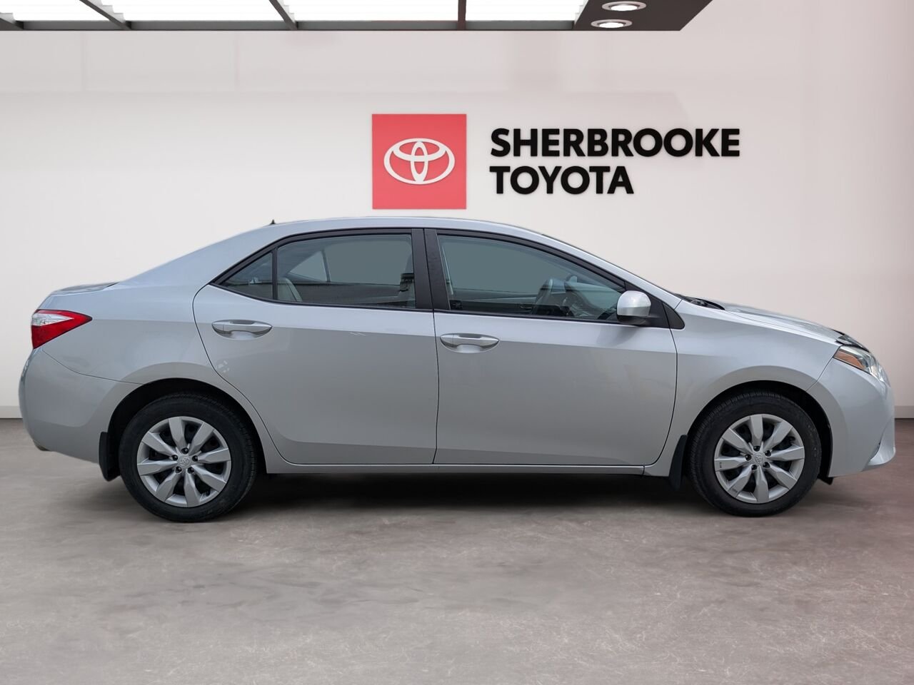 2016 Toyota Corolla 2T1BURHE0GC524640 Silver Sherbrooke - photo #2