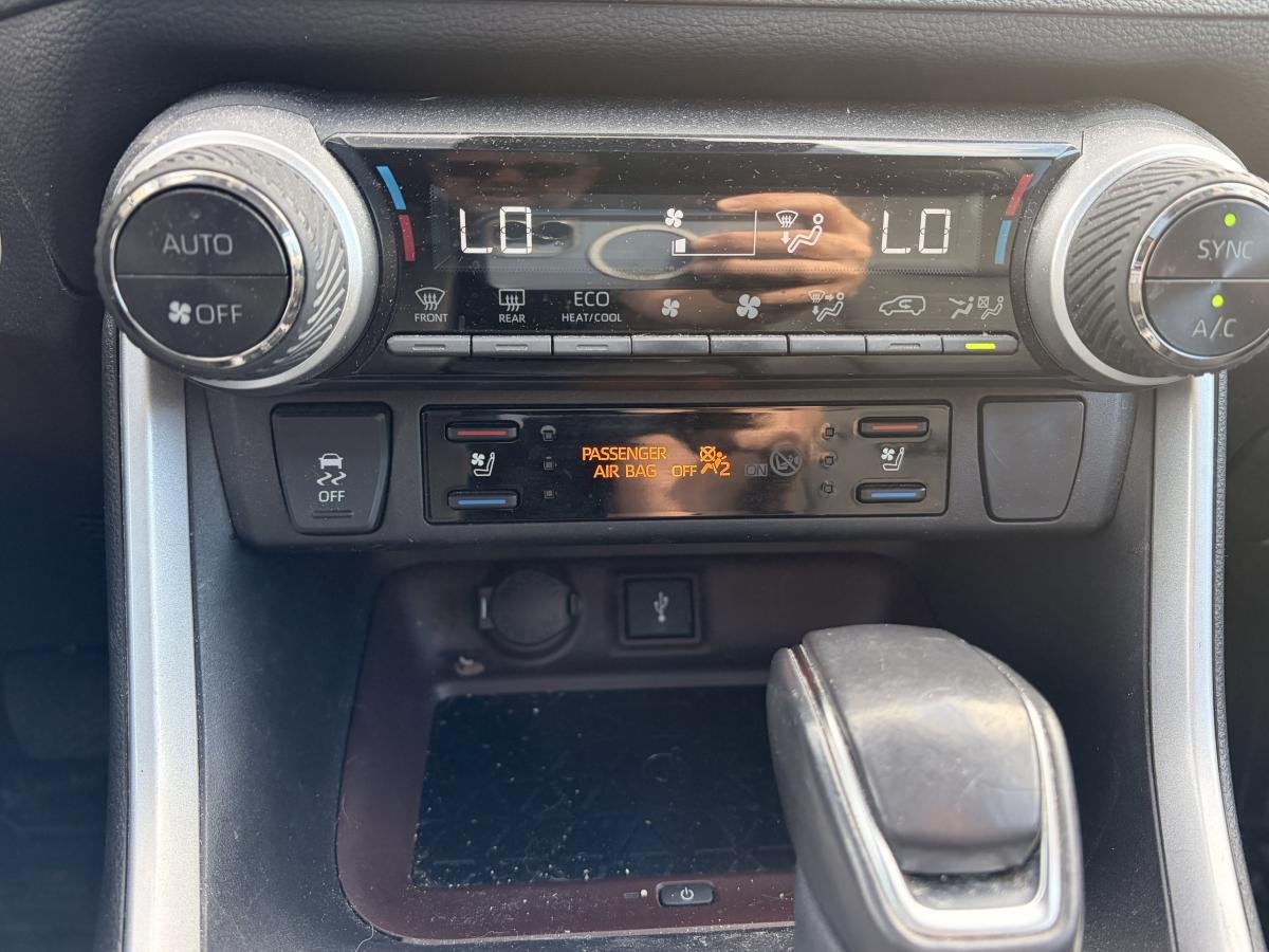 2022 Toyota RAV4 Black  - photo #15