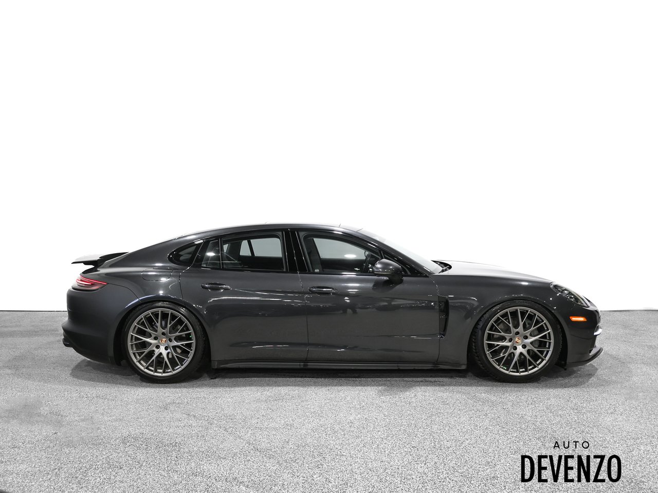 Porsche Panamera 2018 Gris Saint-Eustache - photo #1
