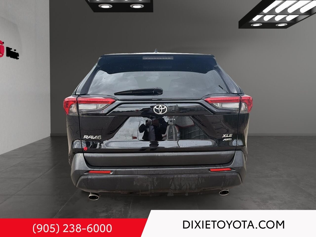 2025 Toyota RAV4 XLE AWD / CLEAN CARFAX / HEATED SEATS / MOONROOF / ALLOY WHEELS / CARPLAY AND ANDROID AUTO Black Mississauga - photo #4