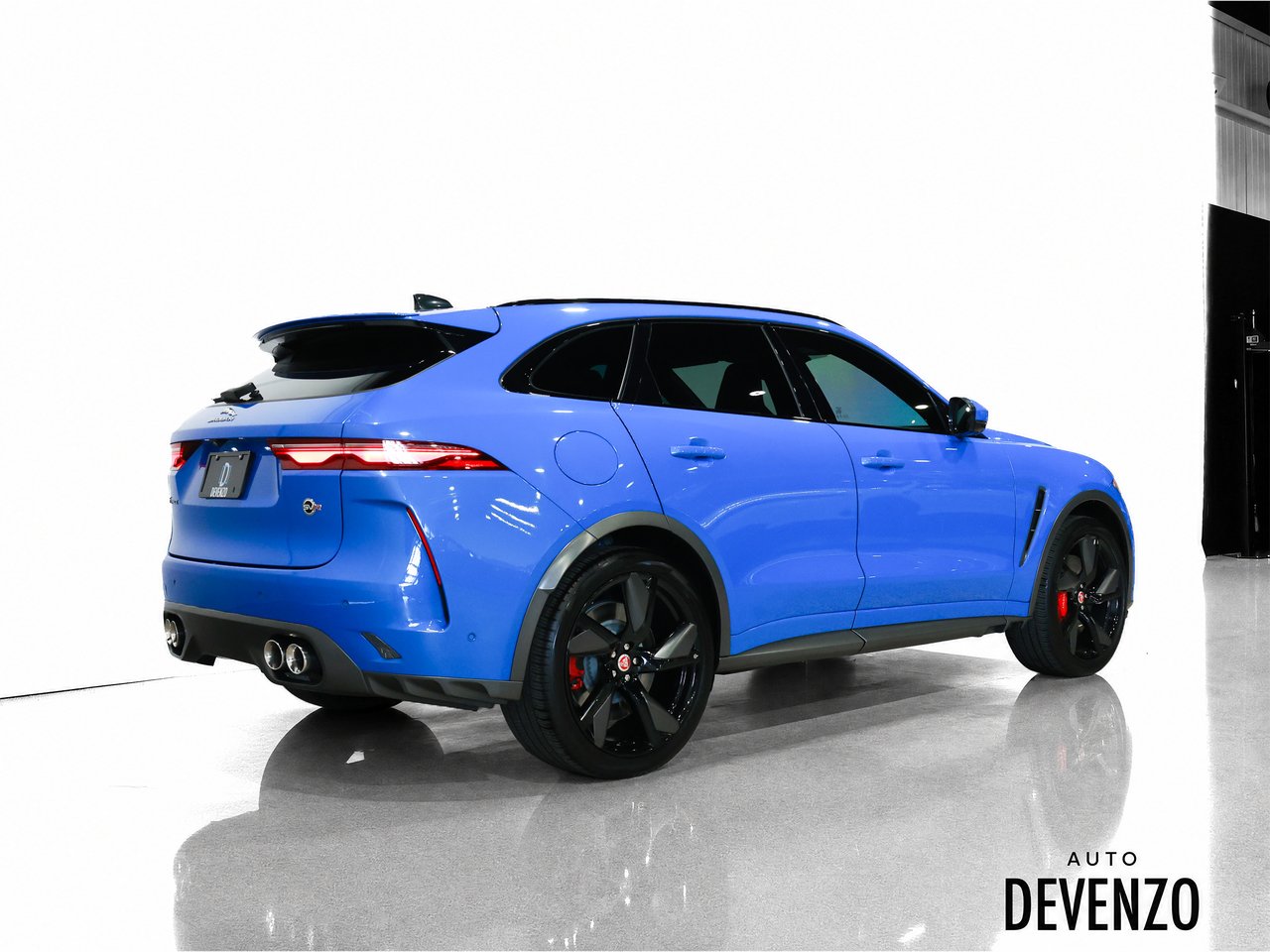 Jaguar F-PACE 2023 Bleu Saint-Eustache - photo #2