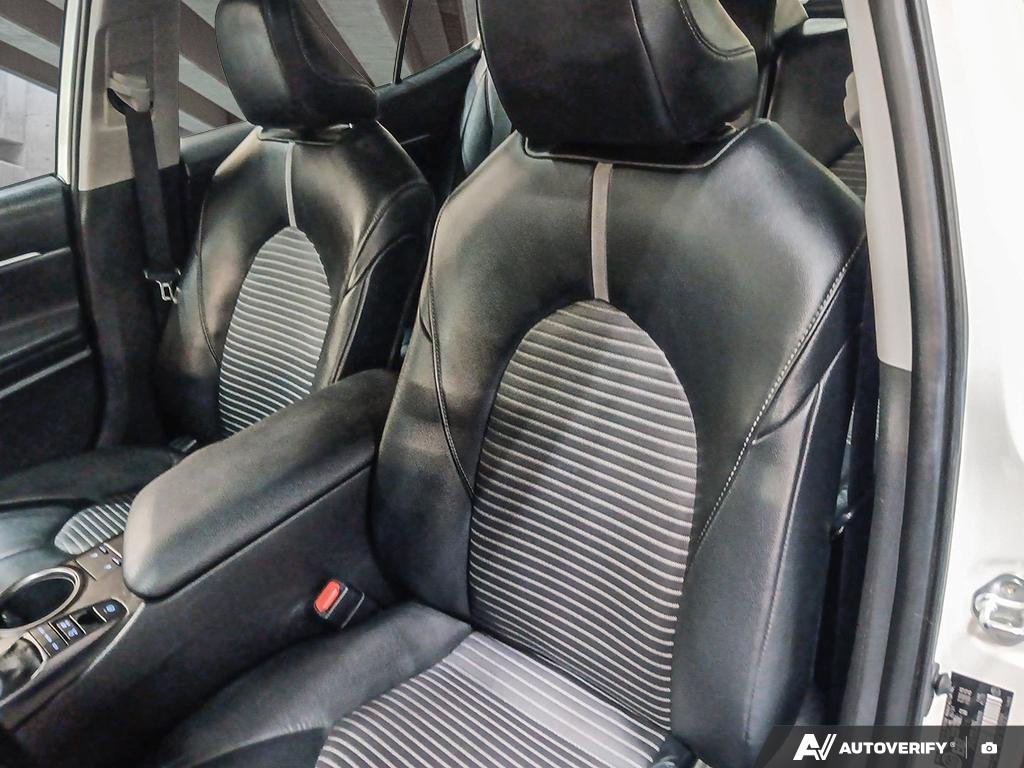 2021 Toyota Camry 2602151A | Hybrid SE White Edmonton - photo #19