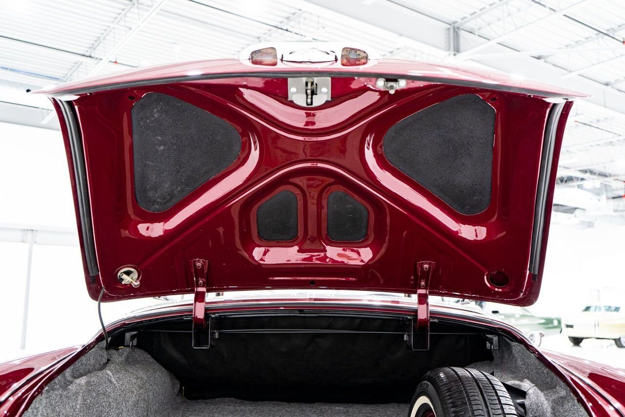 Oldsmobile 98 PRIX EN USD | Convertible Beautifully Presented from complete Restoration 1953 Rouge Montréal - photo #35