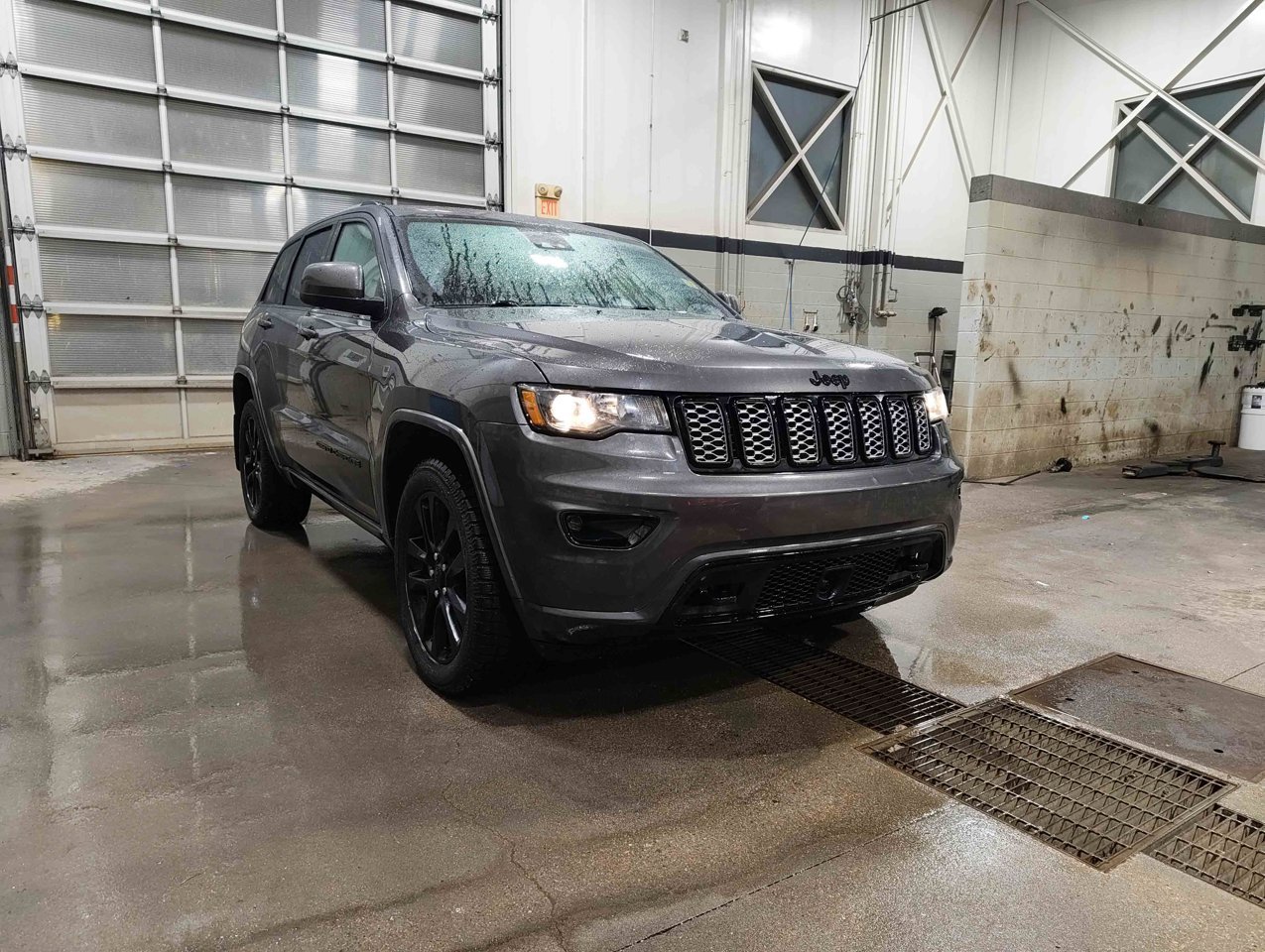 2021 Jeep Grand Cherokee Altitude 4x4 Grey Sherwood Park - photo #2