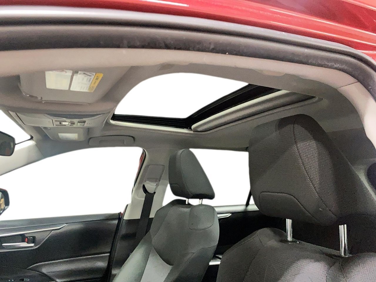 2023 Toyota RAV4 Hybrid XLE Ruby Flare Pearl Baie-Comeau - photo #10