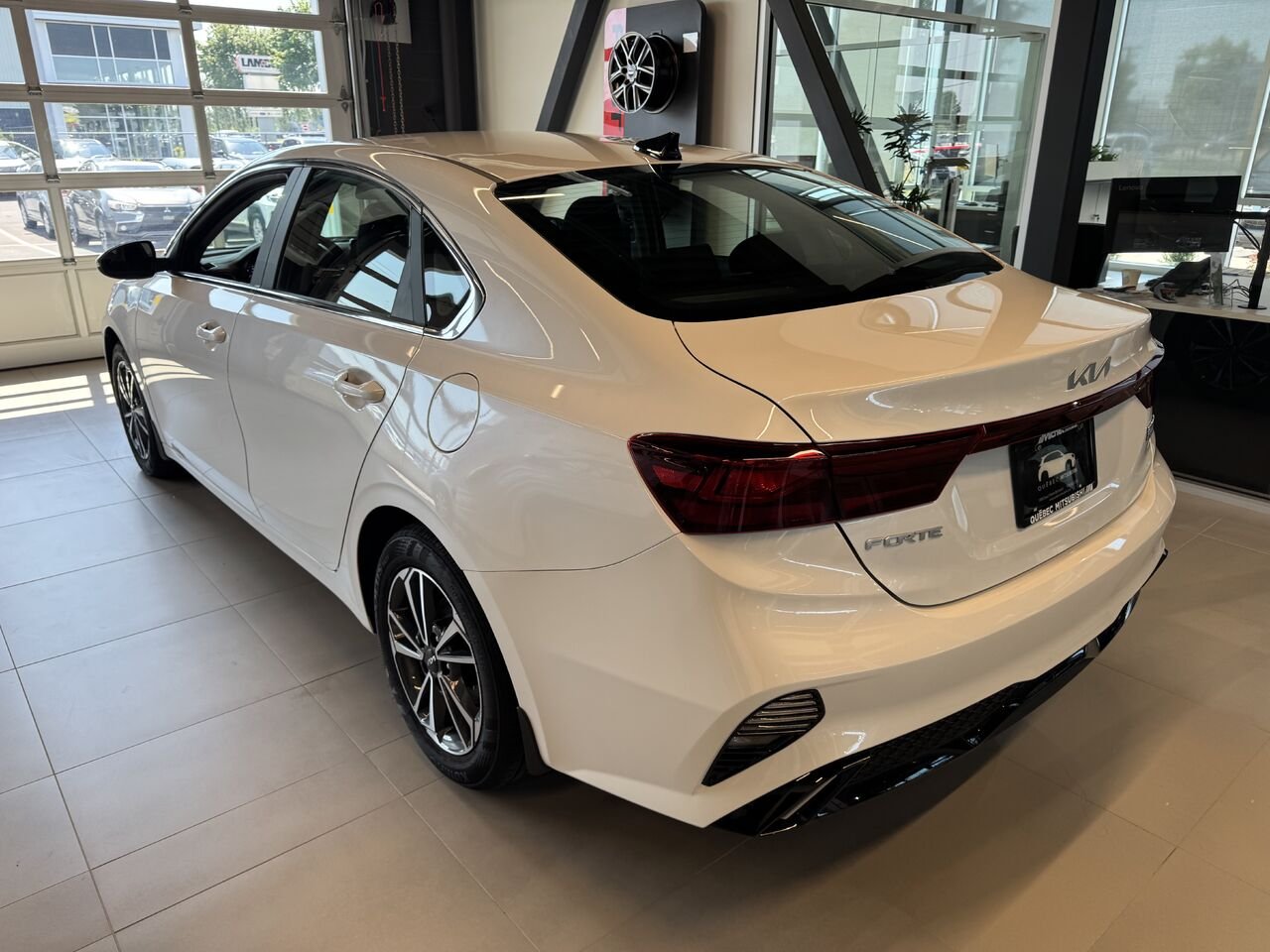 2024 Kia Forte White Saint-Eustache - photo #2