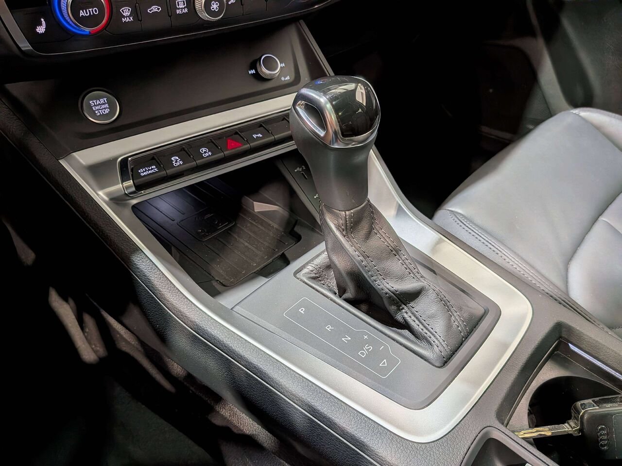 2020 Audi Q3 Progressiv 45 TFSI quattro White Val-David - photo #27