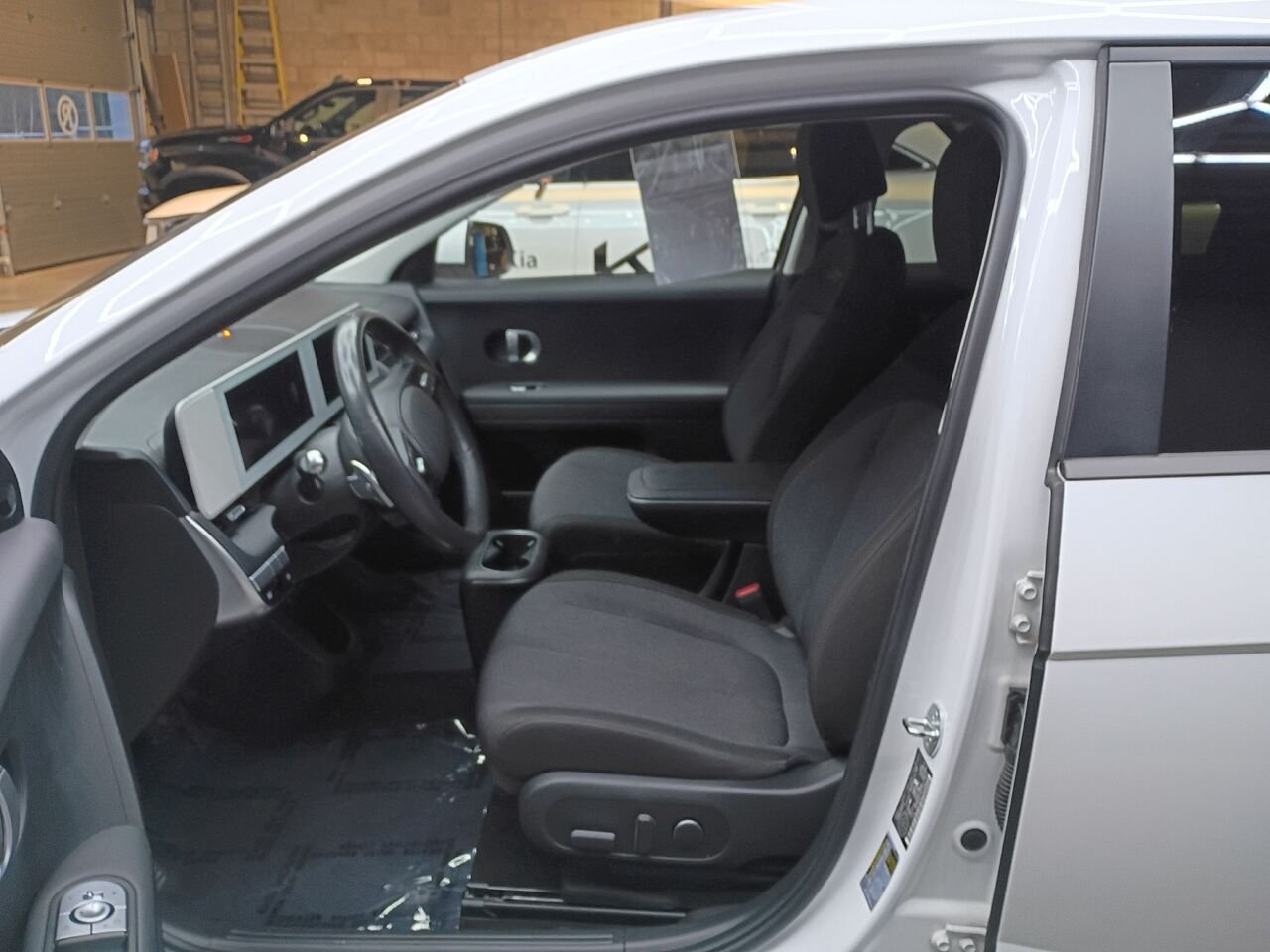 2023 Hyundai IONIQ 5 White Blainville - photo #16