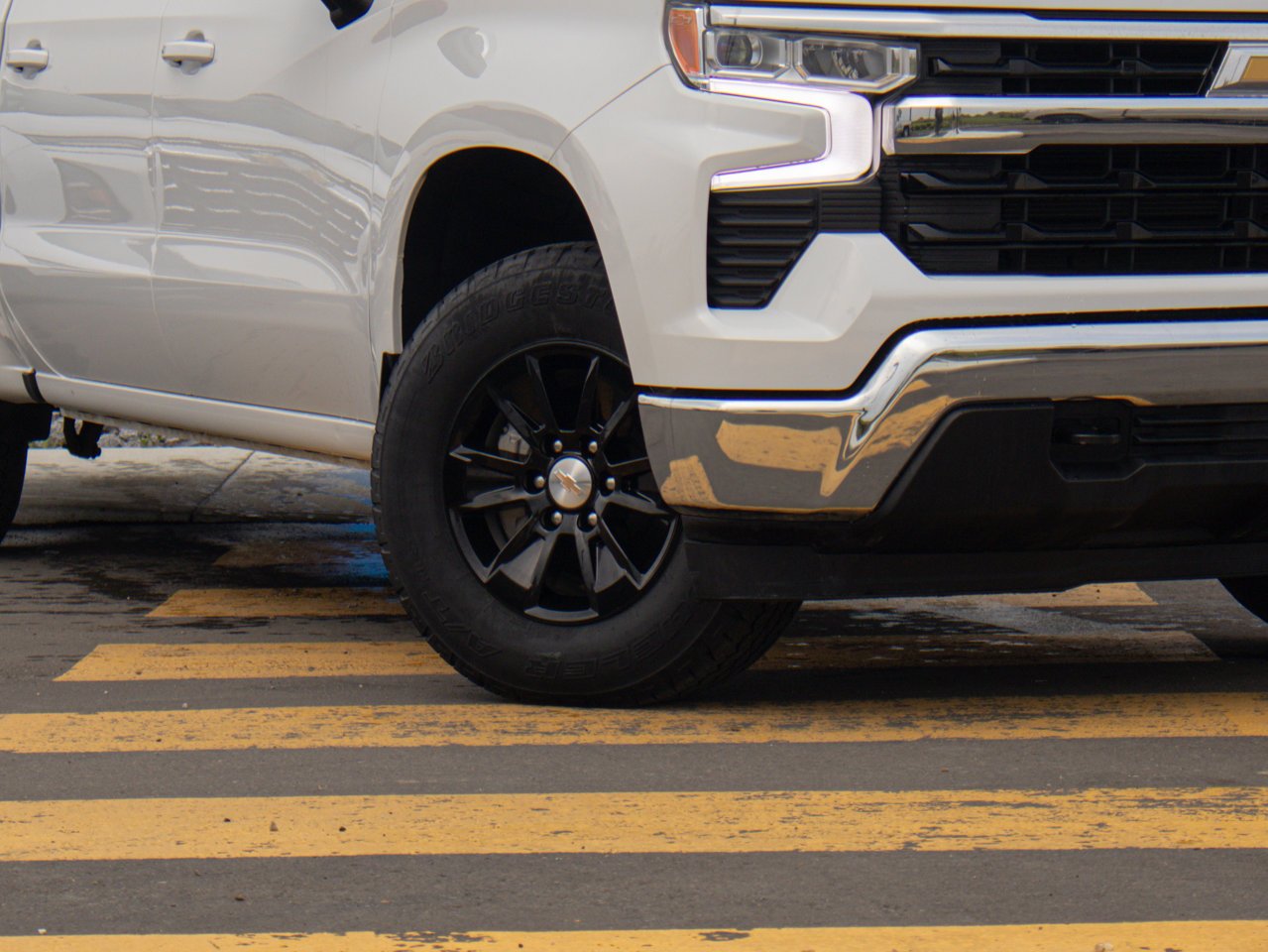 2025 Chevrolet Silverado 1500 4WD Crew Cab 147 LT White Sherwood Park - photo #5