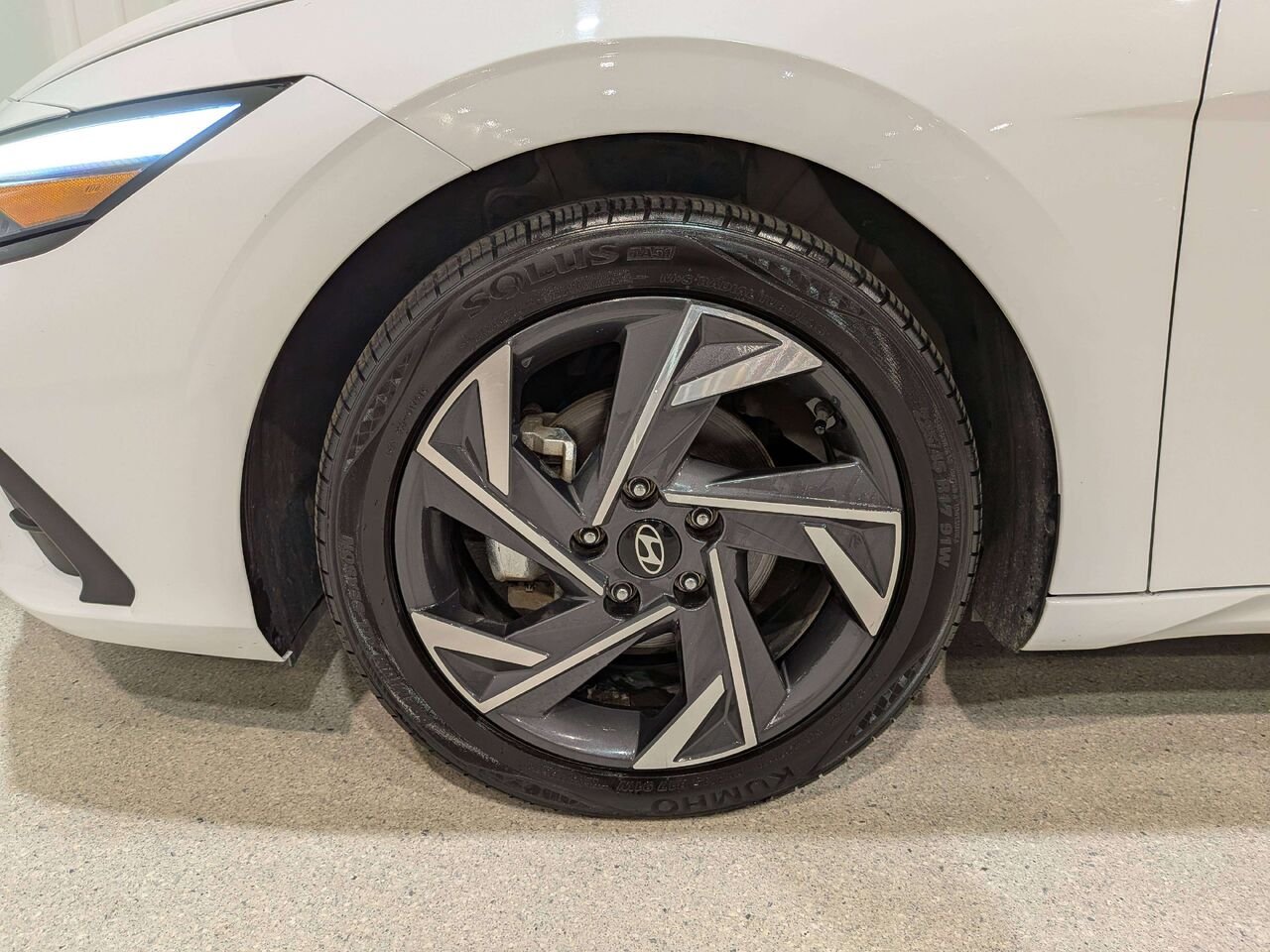 2025 Hyundai Elantra Preferred IVT w/Tech Pkg White Val-David - photo #37