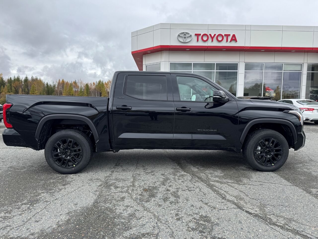Toyota Tundra Limited CrewMax 4x4 2026 Noir minuit métallisé Val-d'Or - photo #1