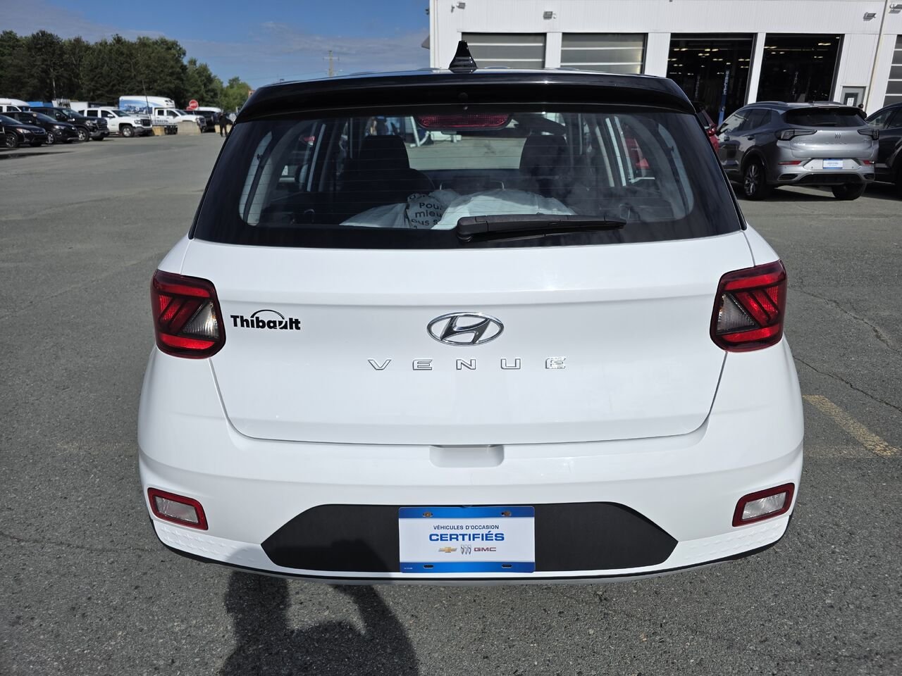 2021 Hyundai Venue Essential IVT avec couleur deux tons White Rouyn-Noranda - photo #24