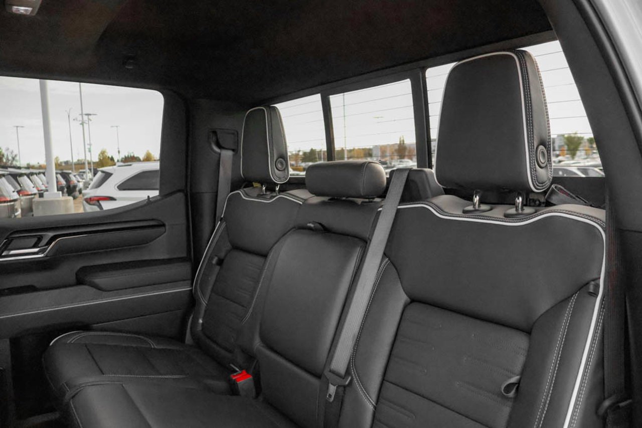 2024 GMC Sierra 1500 4WD Crew Cab 147 AT4X Grey Sherwood Park - photo #33