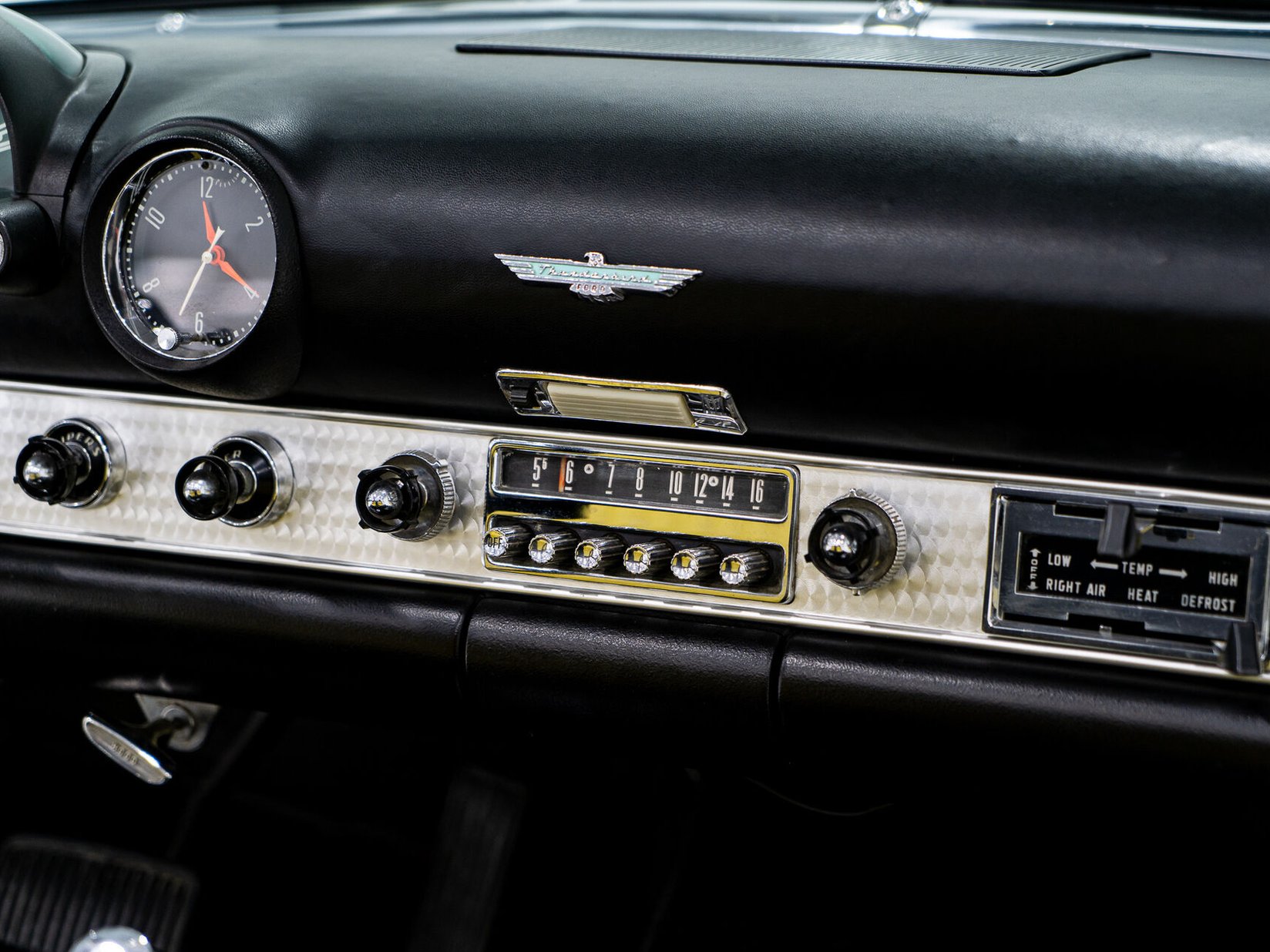 Ford Thunderbird **PRICE IN USD** Fully restored 1955 Montréal - photo #13