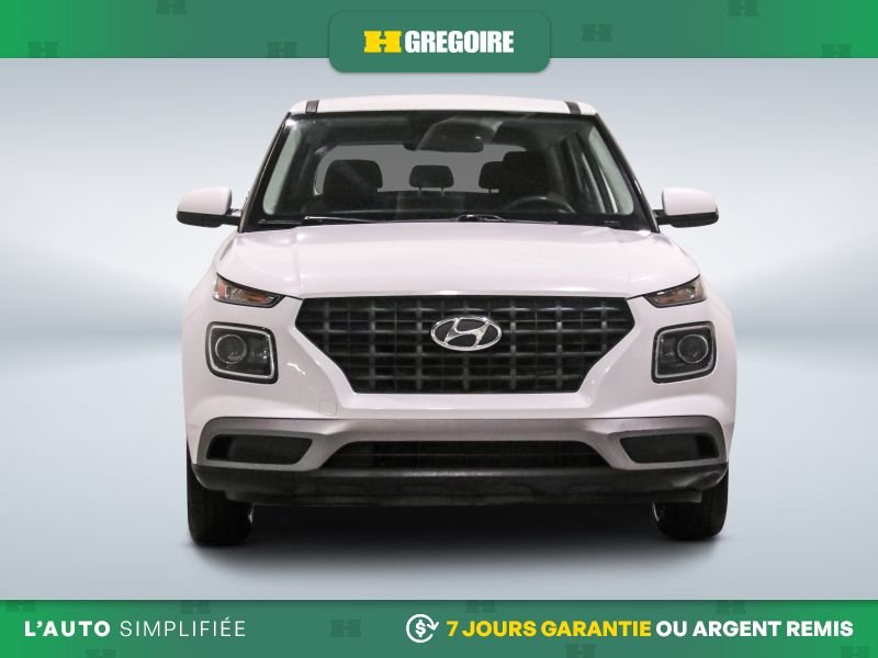 2022 Hyundai Venue White Saint-Léonard - photo #1