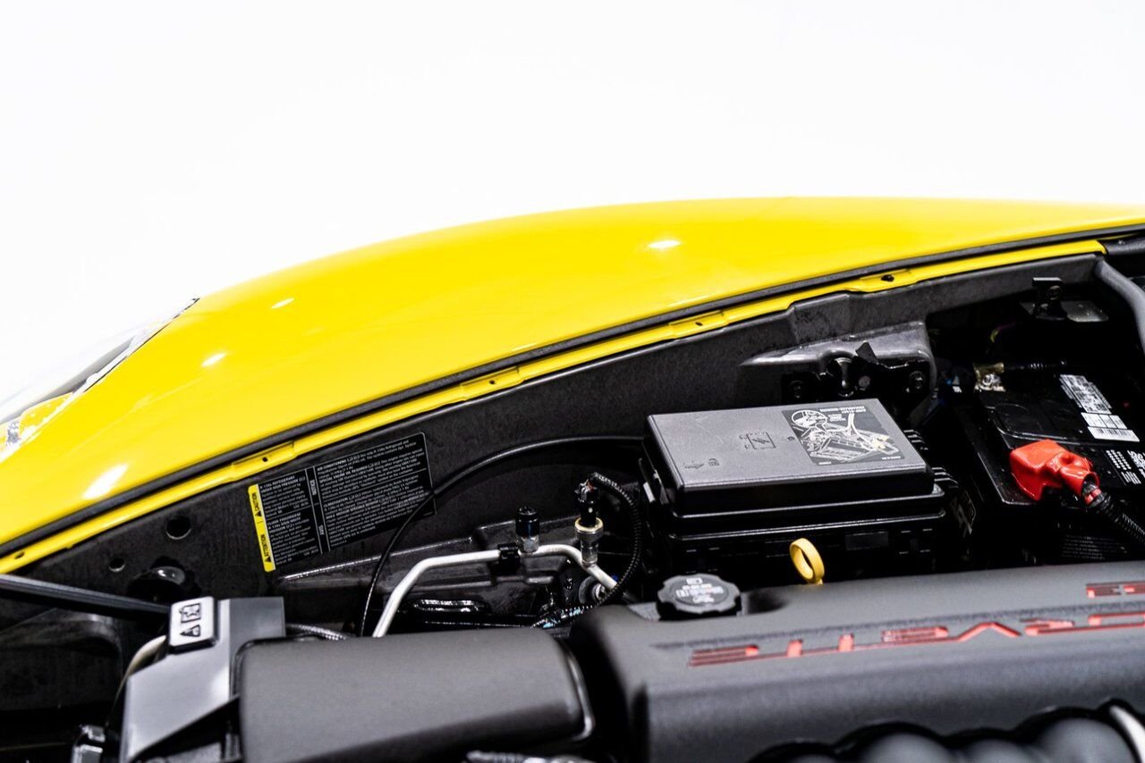 Chevrolet Corvette PRIX EN USD | With Only 900km (563mi) From New With Window Sticker 2008 Jaune Montréal - photo #26