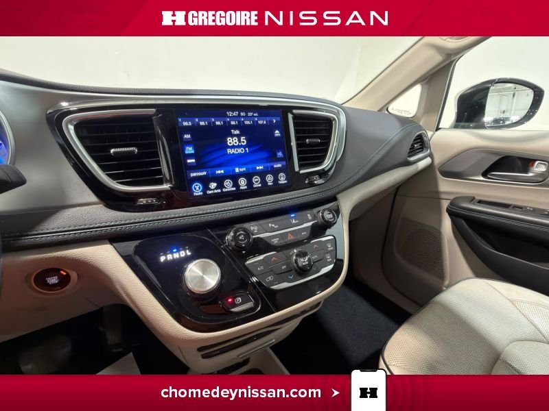 Chrysler Pacifica 2017 Noir Saint-Eustache - photo #19