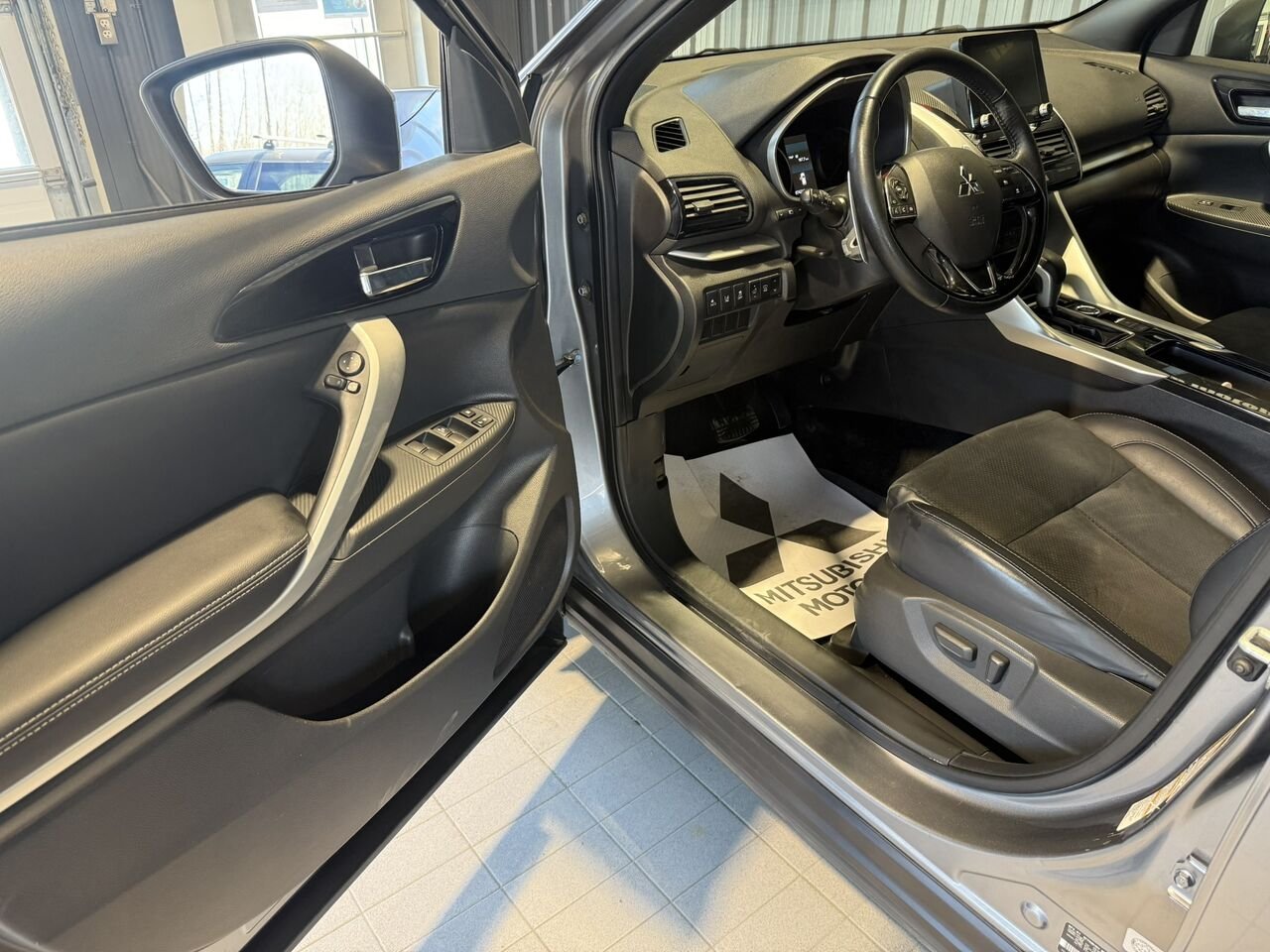 2022 Mitsubishi Eclipse Cross Grey Rouyn-Noranda - photo #4