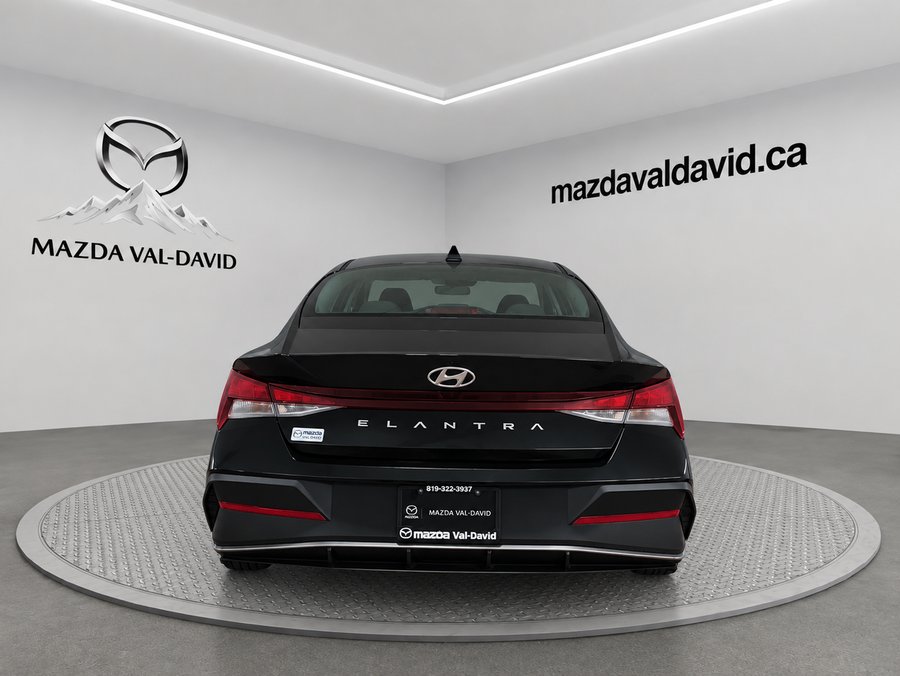 2024 Hyundai Elantra Preferred IVT Black