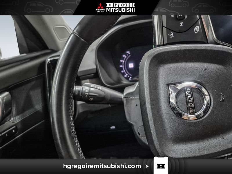 2023 Volvo XC40 Black Laval - photo #17