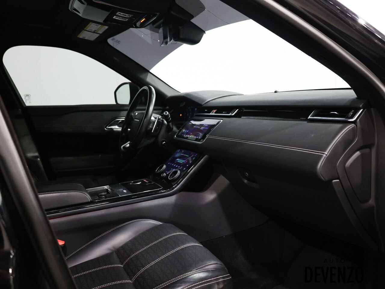 2018 Land Rover Range Rover Velar Black Saint-Eustache - photo #6