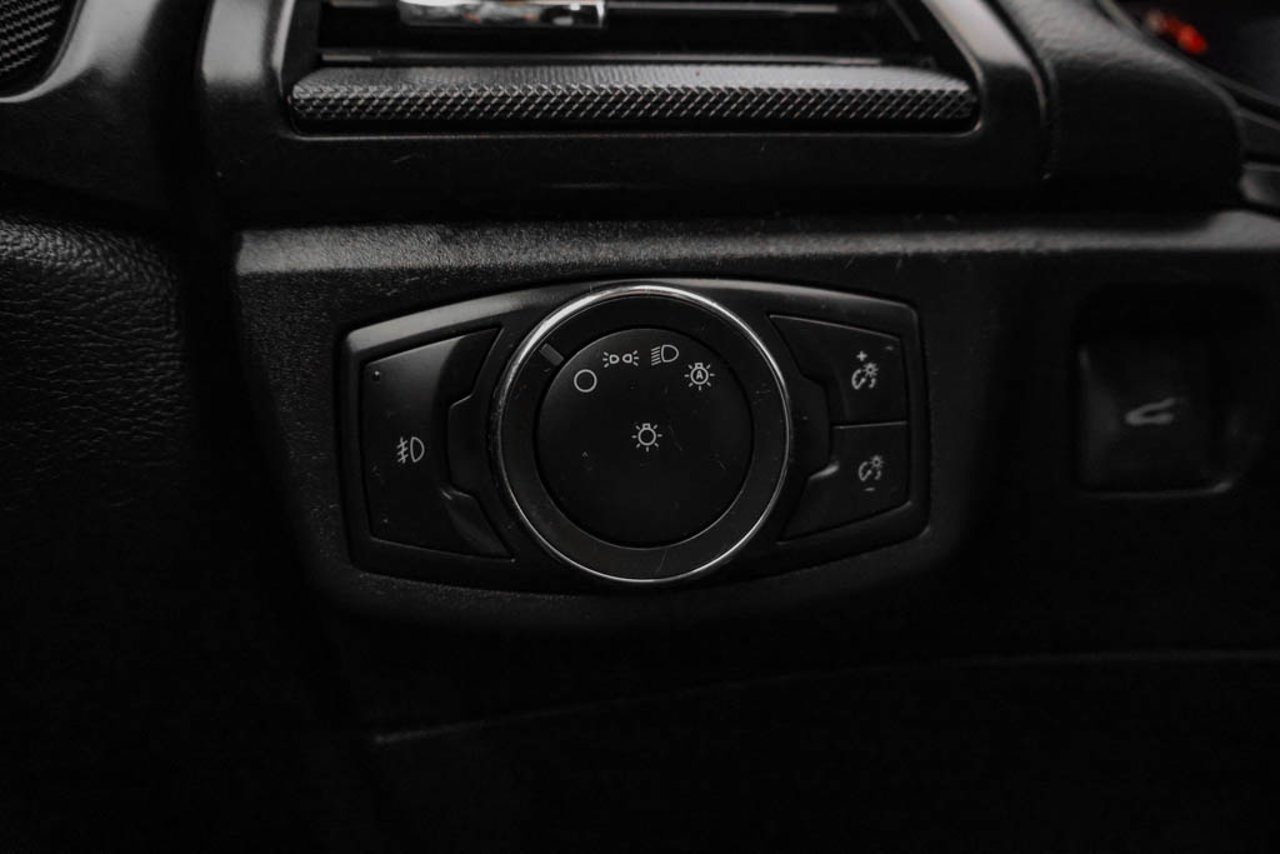2018 Ford Fusion SE FWD Blue Sherwood Park - photo #17