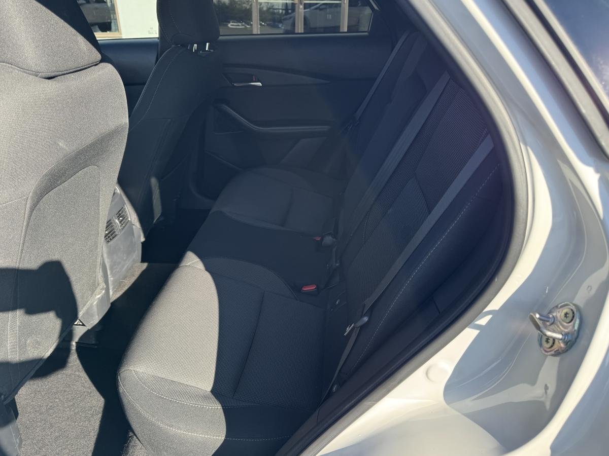 2023 Mazda CX-30 White Lac Mégantic - photo #10
