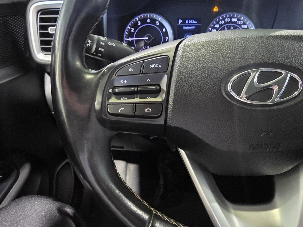2022 Hyundai Venue Black  - photo #16
