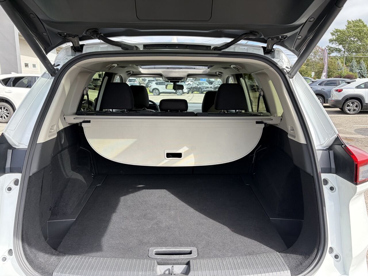 Nissan Rogue SV TI avec ensemble toit ouvrant 2025 Blanc Montmagny - photo #8