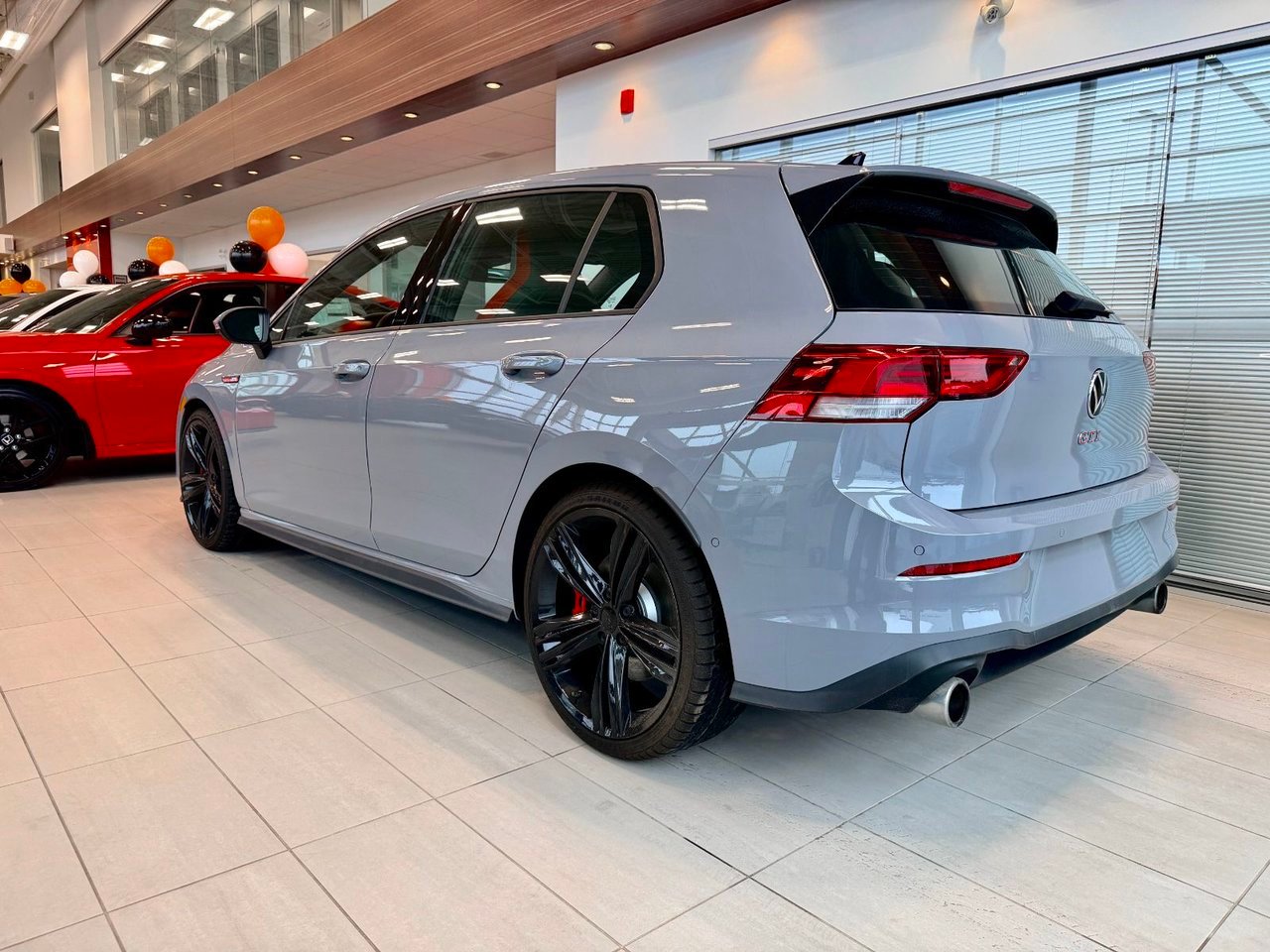 Volkswagen Golf GTI 2024 Gris Notre-Dame-des-Prairies - photo #8