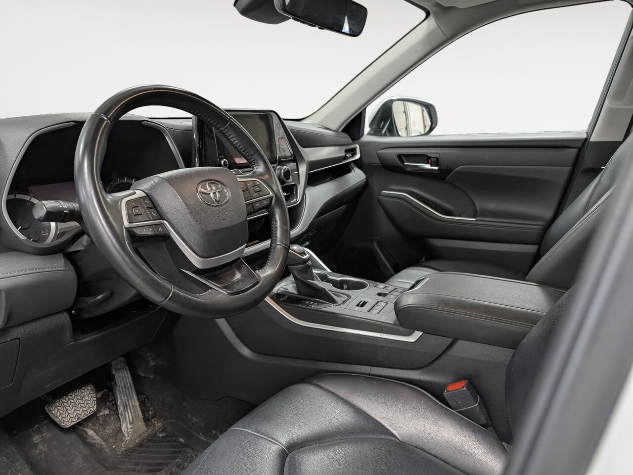 Toyota Highlander XLE/AWD/SIÈGES CHAUFFANTS/VOLANT CHAUFFANT/TOIT OUVRANT/BLUETOOTH/AC BIZONE 2023 Frisson glacé nacré Sherbrooke - photo #8