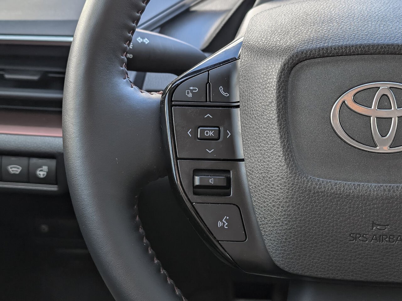Toyota Prius Prime SE/SIÈGES CHAUFFANTS/BLUETOOTH/AC/RÉGULATEUR DE VITESSE/CAMÉRA DE RECUL 2024 Argent Incisif Sherbrooke - photo #16
