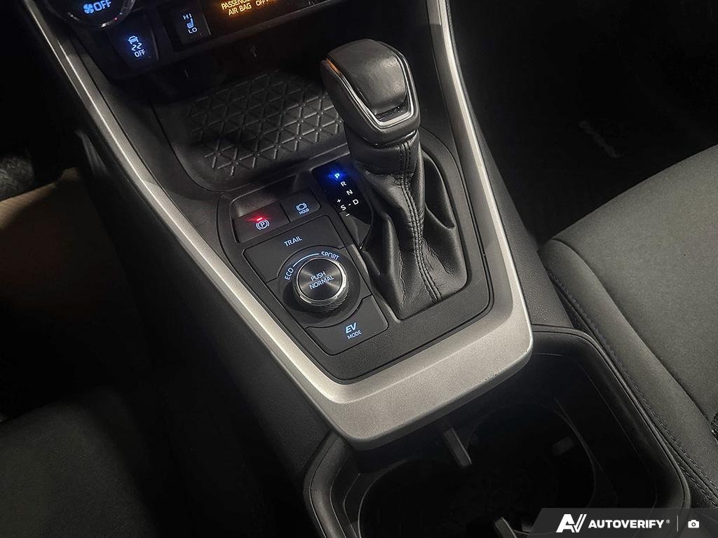 2022 Toyota RAV4 2602099A | Hybrid SE, well maintained, local trade Black Edmonton - photo #17