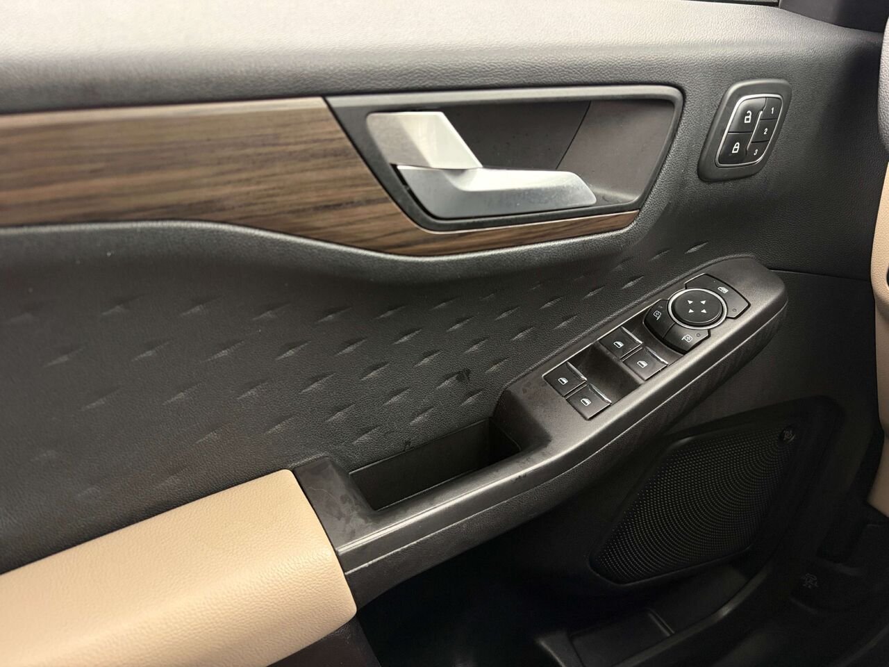 2020 Ford Escape White Gatineau - photo #10