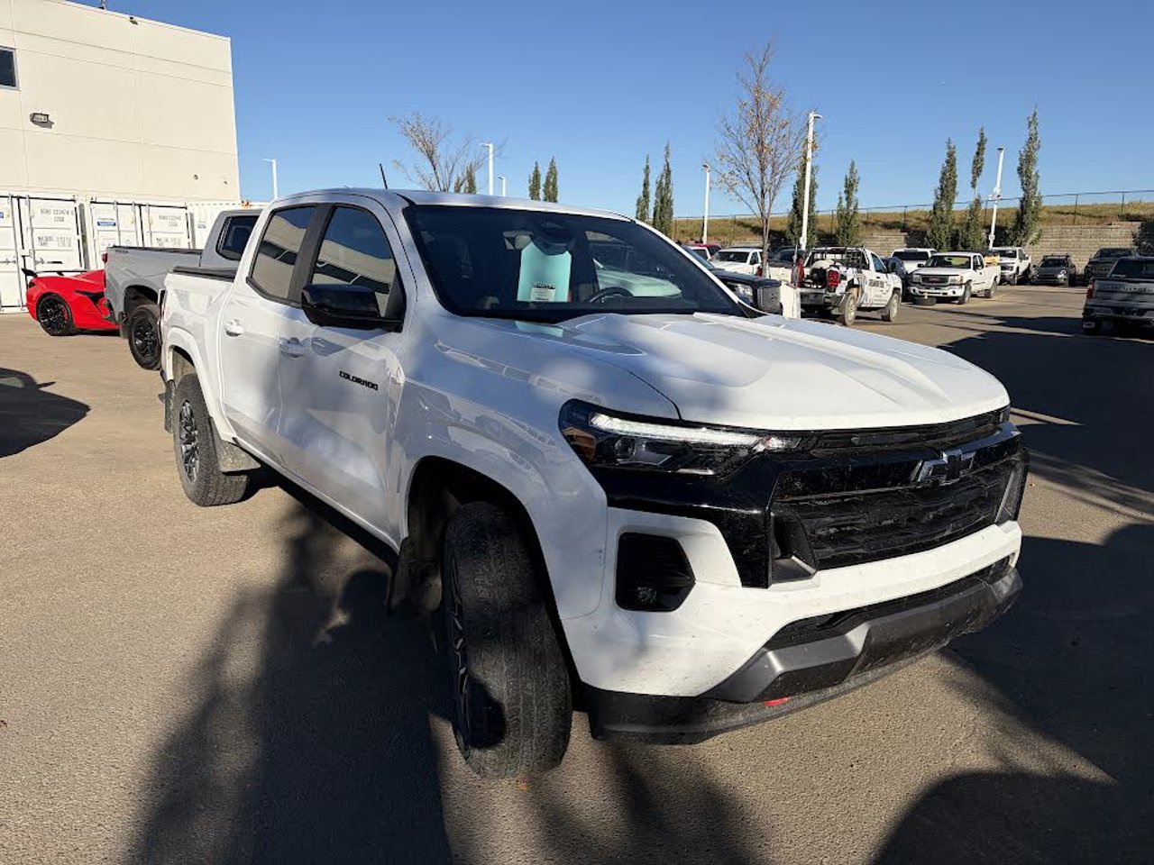 2024 Chevrolet Colorado 4WD Crew Cab Z71 White Sherwood Park - photo #1