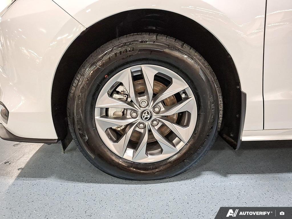 2025 Toyota Sienna 262057 | LE | JRKE1C White Edmonton - photo #5