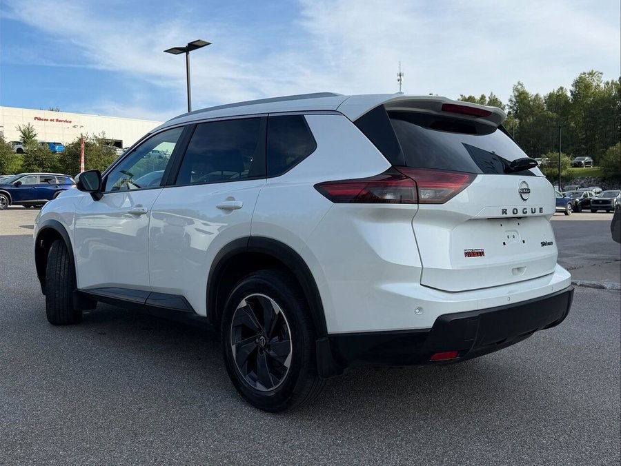 Nissan Rogue SV TI avec ensemble toit ouvrant 2024 Blanc