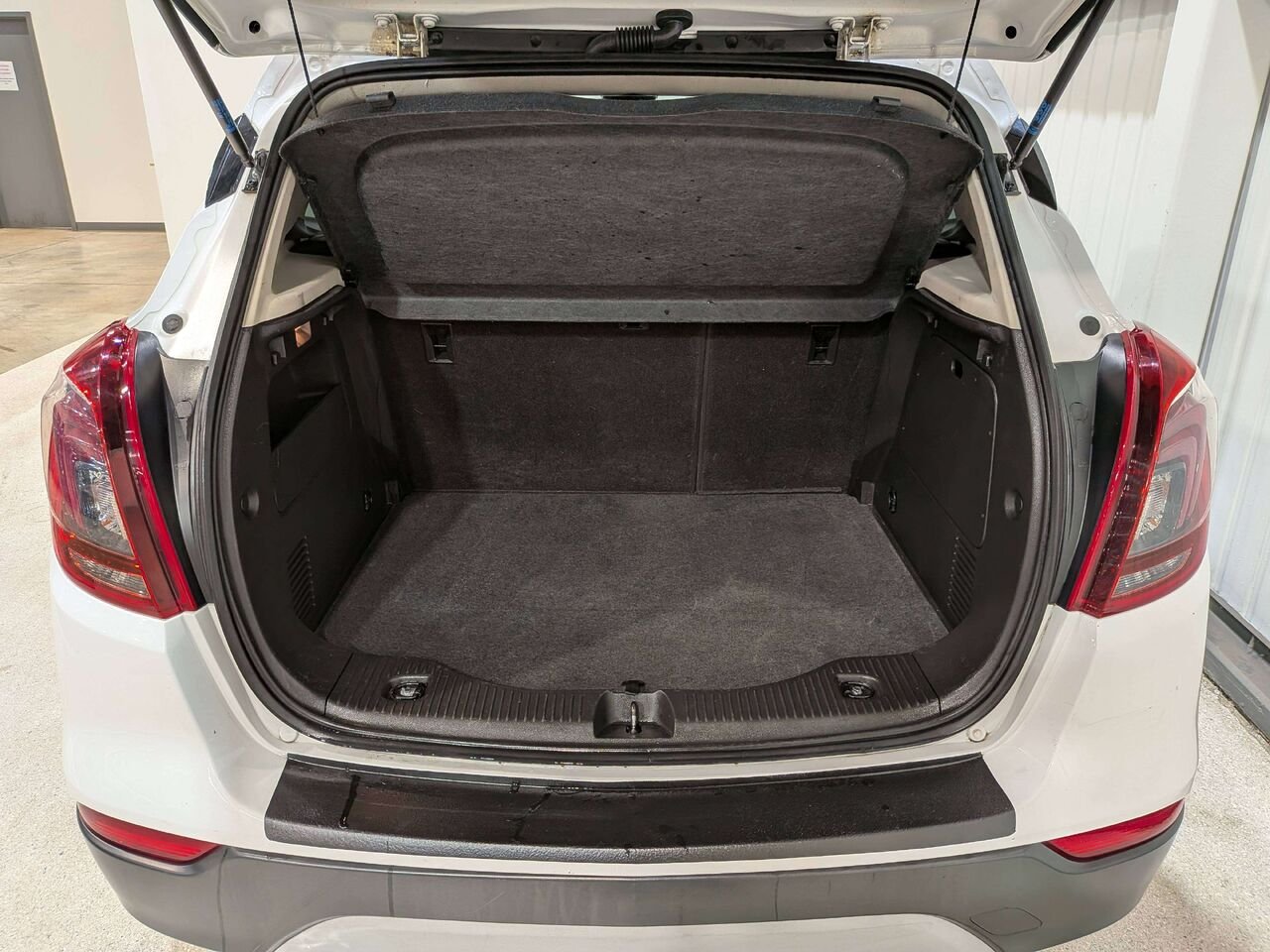 2018 Buick Encore FWD 4dr Essence White Val-David - photo #10