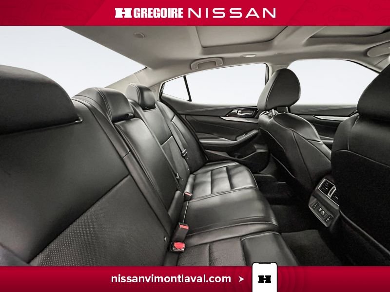 2023 Nissan Maxima White Saint-Eustache - photo #13