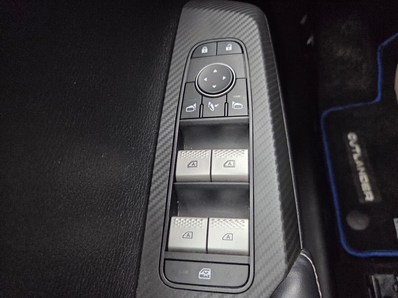 2023 MITSUBISHI Outlander Plug-In Hybrid Red Mont-Laurier - photo #16