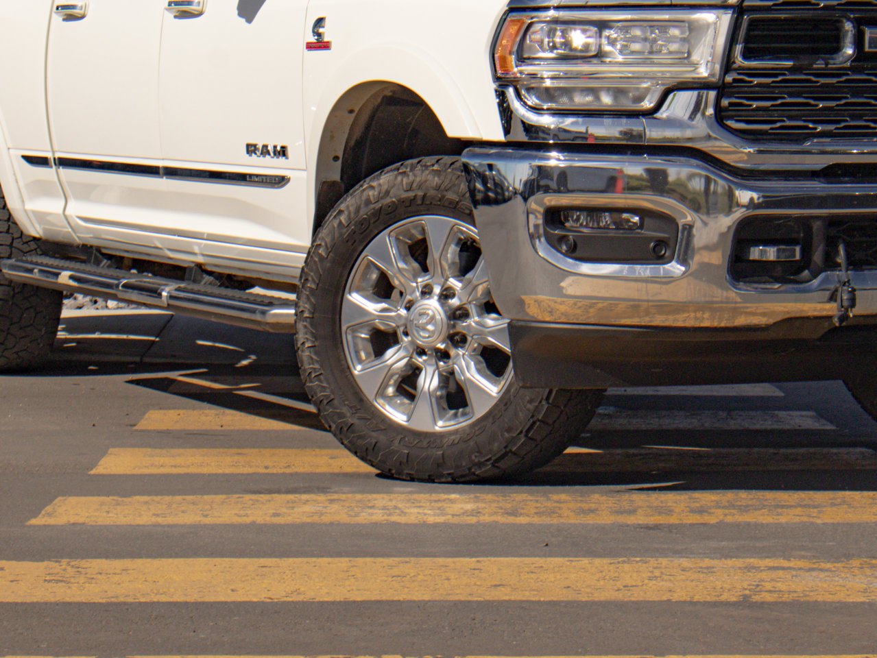 2022 Ram 3500 Limited 4x4 Crew Cab 6'4 Box White Sherwood Park - photo #5