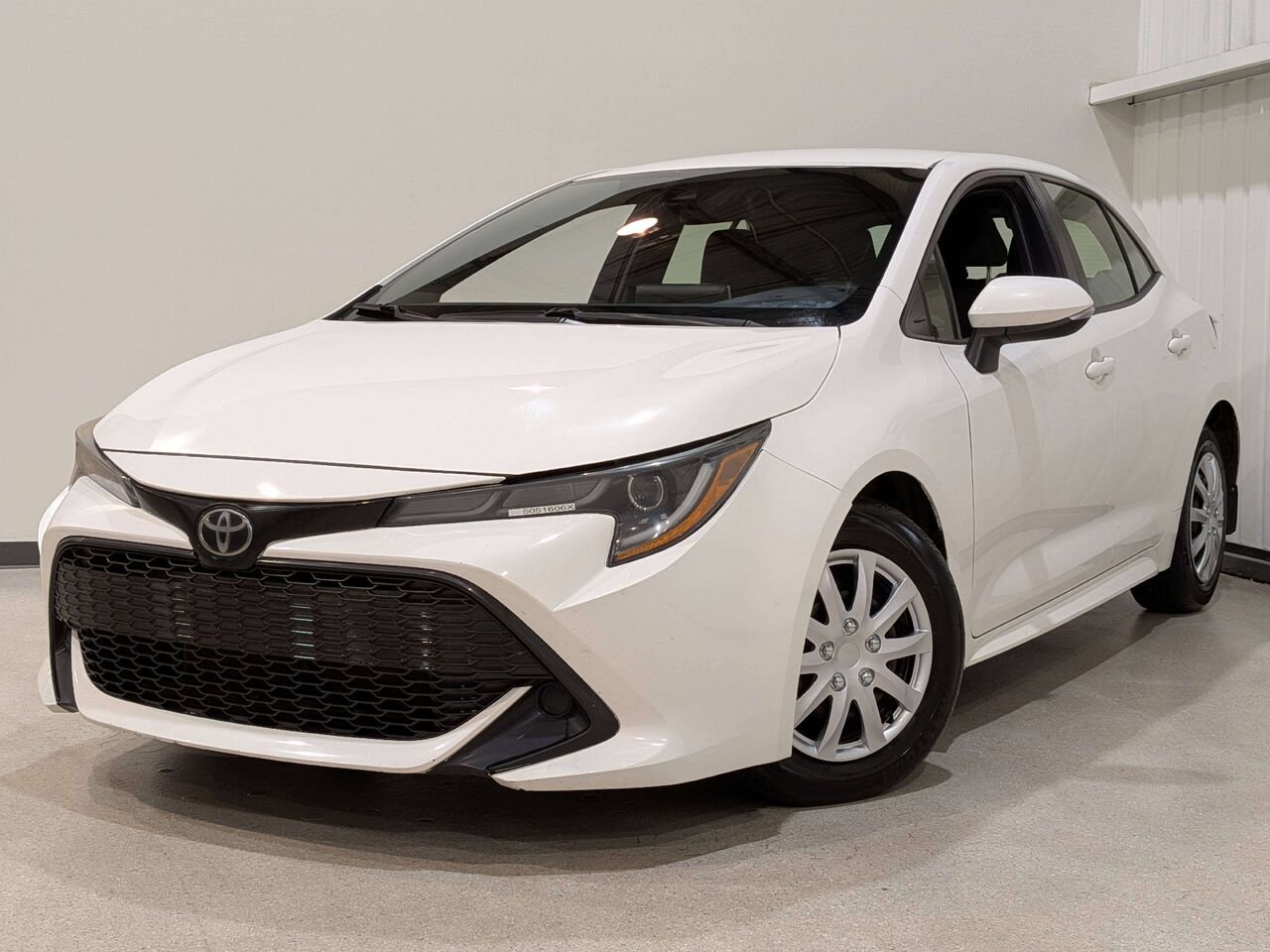 Toyota Corolla à hayon Manual 2019 Blanc Val-David - photo #0