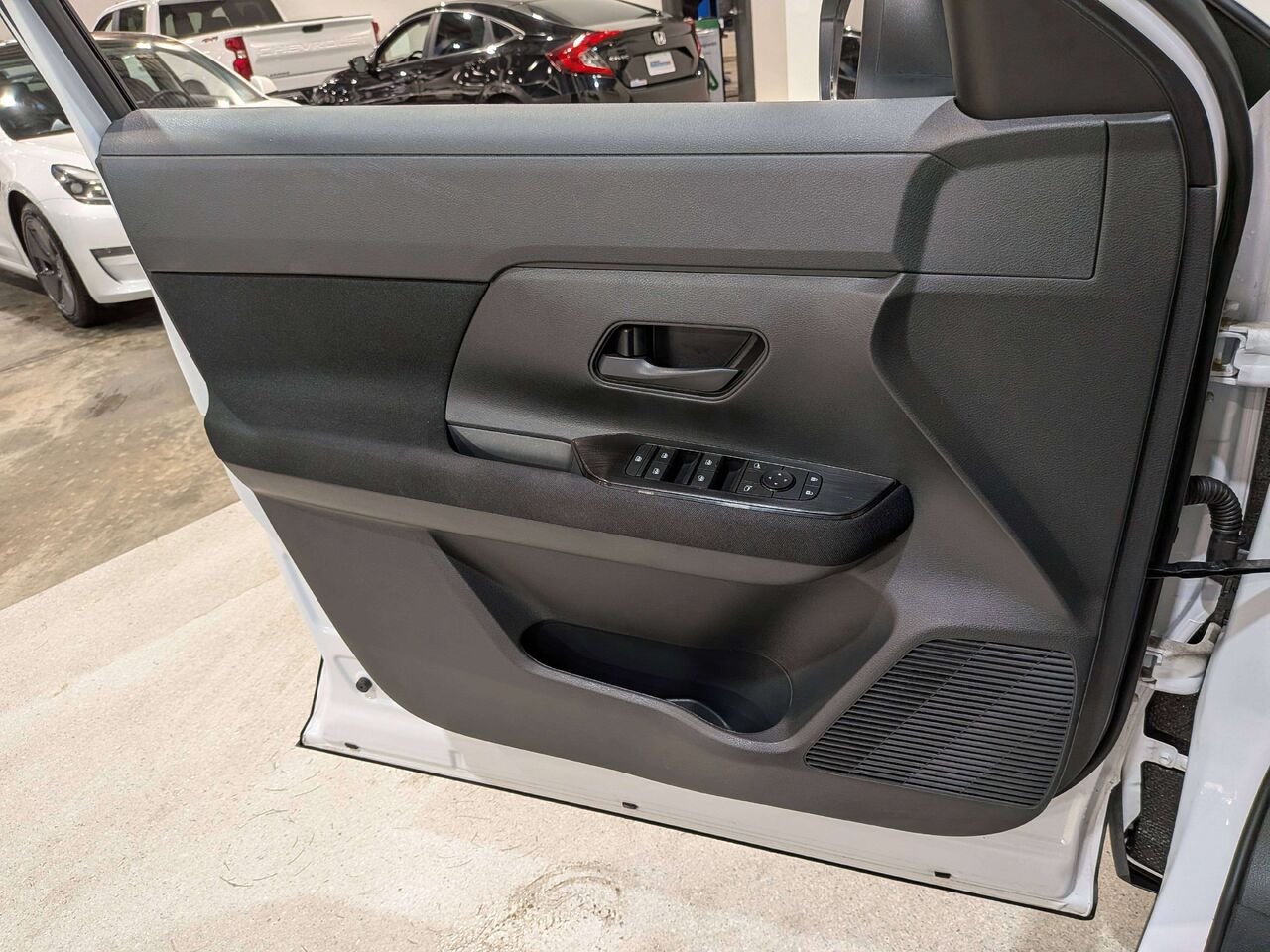 2026 Nissan Kicks S AWD White Val-David - photo #32