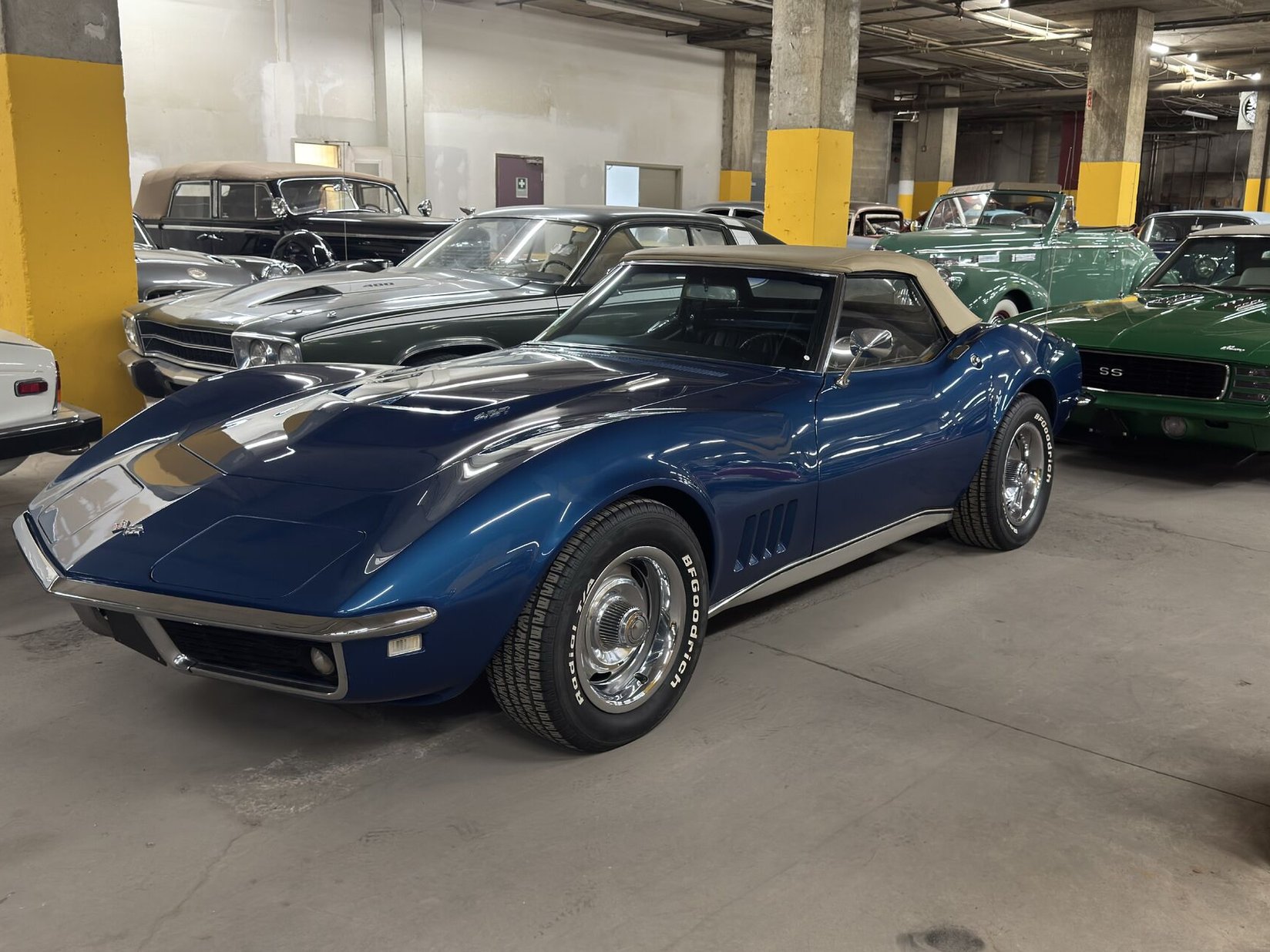 Chevrolet Corvette 1968 Bleu Montréal - photo #0