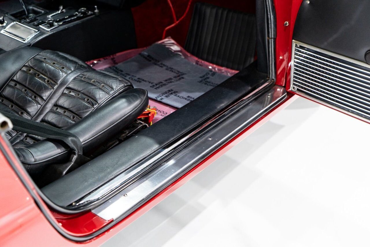 Ferrari 365 GTB4 Daytona 18,301 miles With Orig Books/Tools/ Carbs / Filter Box 1973 Rouge Montréal - photo #66