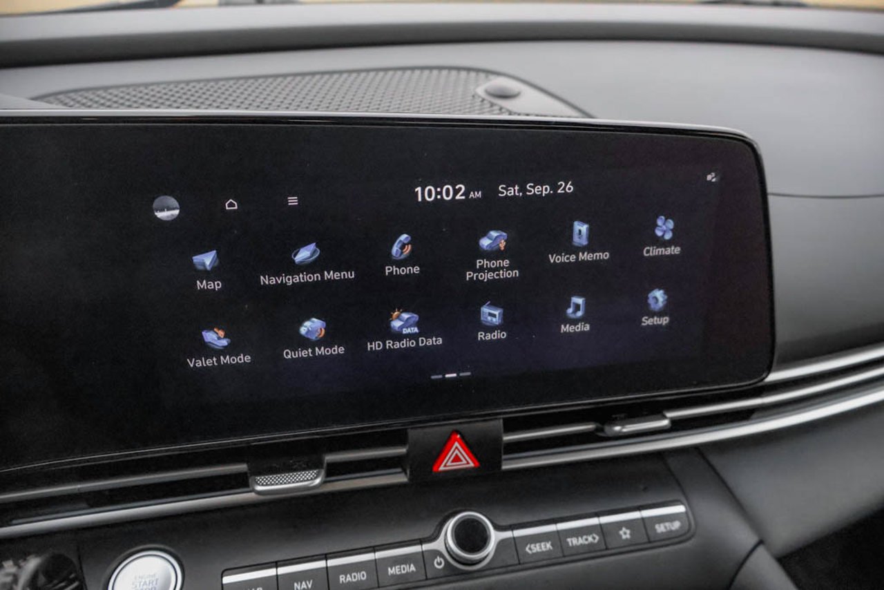 2025 Hyundai Elantra Preferred IVT w/Tech Pkg White Sherwood Park - photo #21