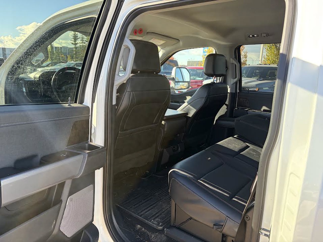 2023 Ford Super Duty F-350 SRW LARIAT 4WD Crew Cab 8' Box White Sherwood Park - photo #6