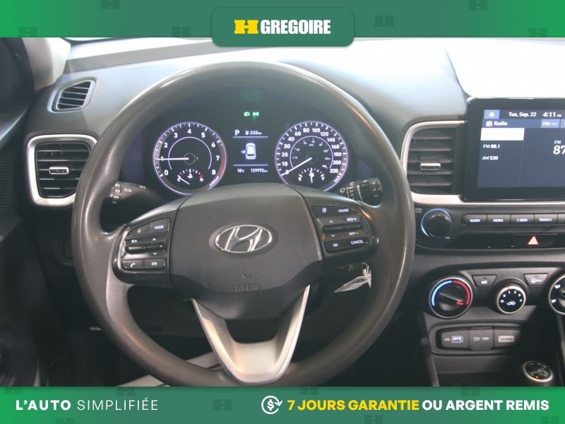 2022 Hyundai Venue White Laval - photo #22